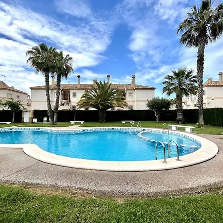 Lägenhet Sunny & Cozy Bungalow With Pool